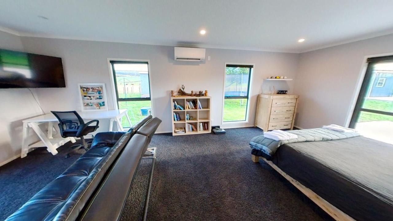 Full Holiday Home To Yourself, Up To 21 Guests Atiamuri ภายนอก รูปภาพ