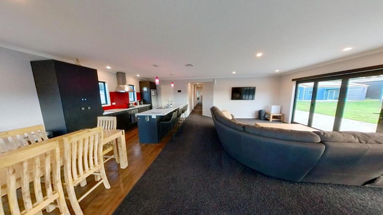 Full Holiday Home To Yourself, Up To 21 Guests Atiamuri ภายนอก รูปภาพ